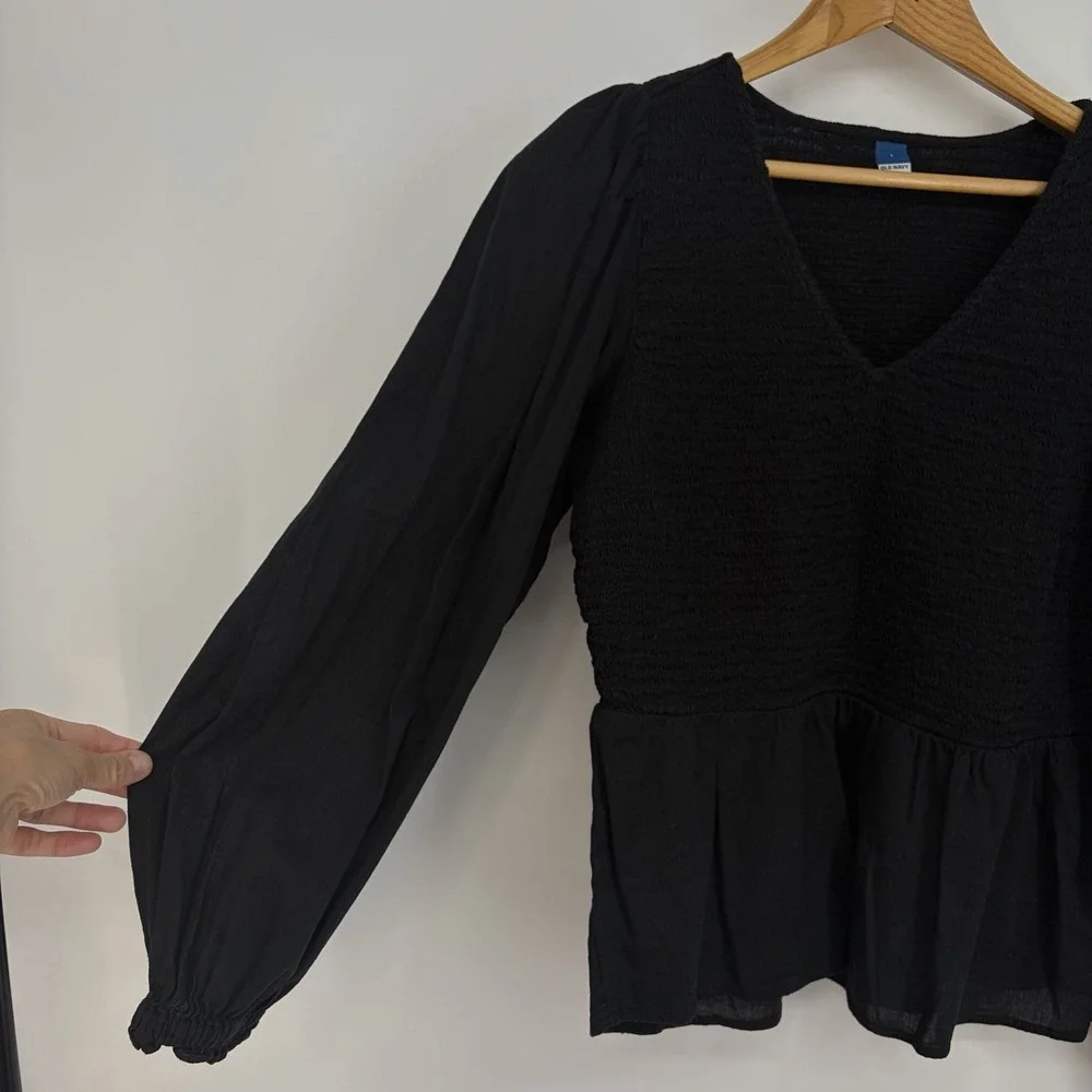 Old Navy Black Smocked V-Neck Blouse L Peplum Long Sleeve Witchy Fairy Grunge